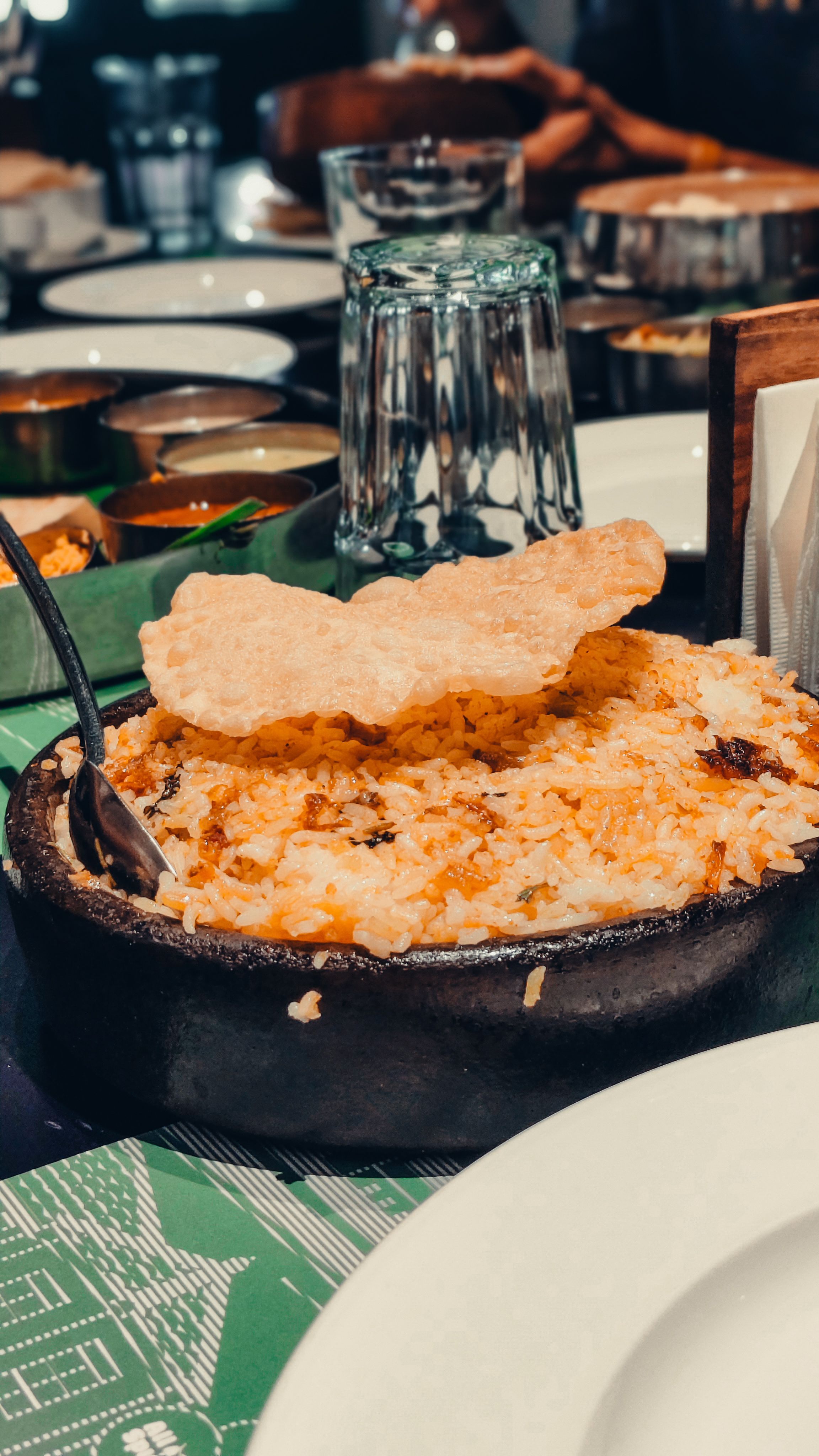 Assortiment de plats indiens du menu midi